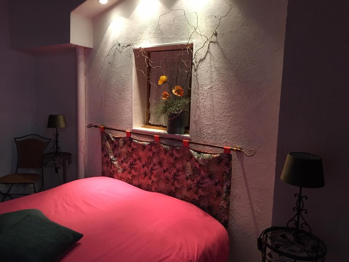 ロアンヌ Les Ateliers D'Art Bed & Breakfast エクステリア 写真