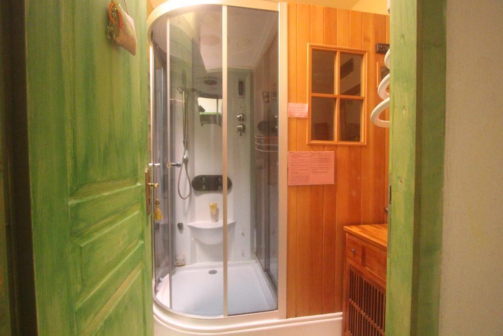 ロアンヌ Les Ateliers D'Art Bed & Breakfast エクステリア 写真