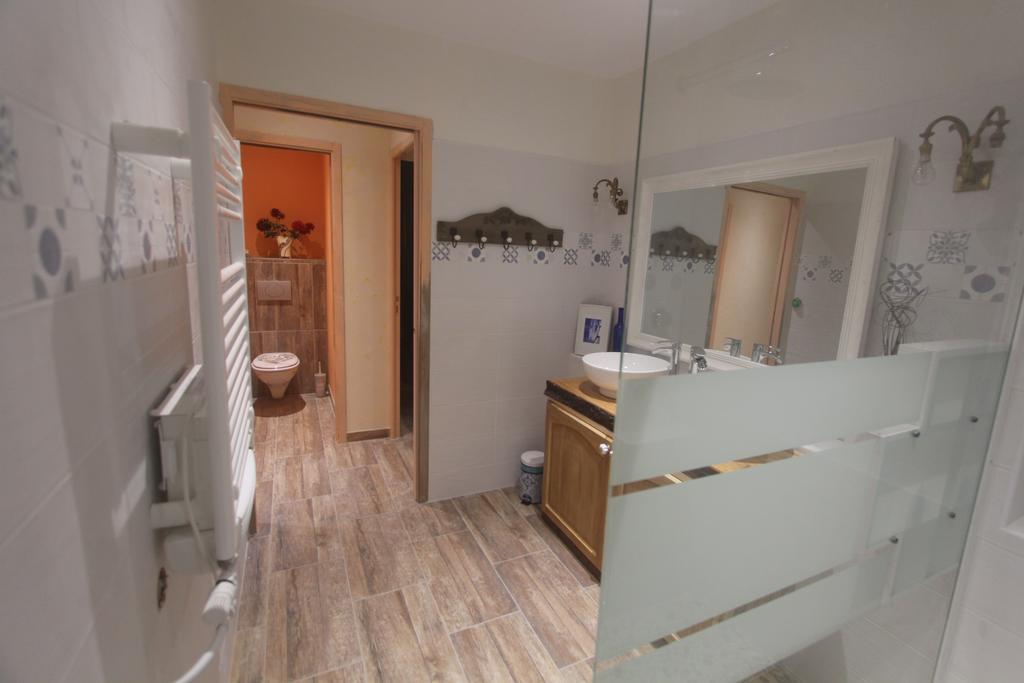 ロアンヌ Les Ateliers D'Art Bed & Breakfast エクステリア 写真