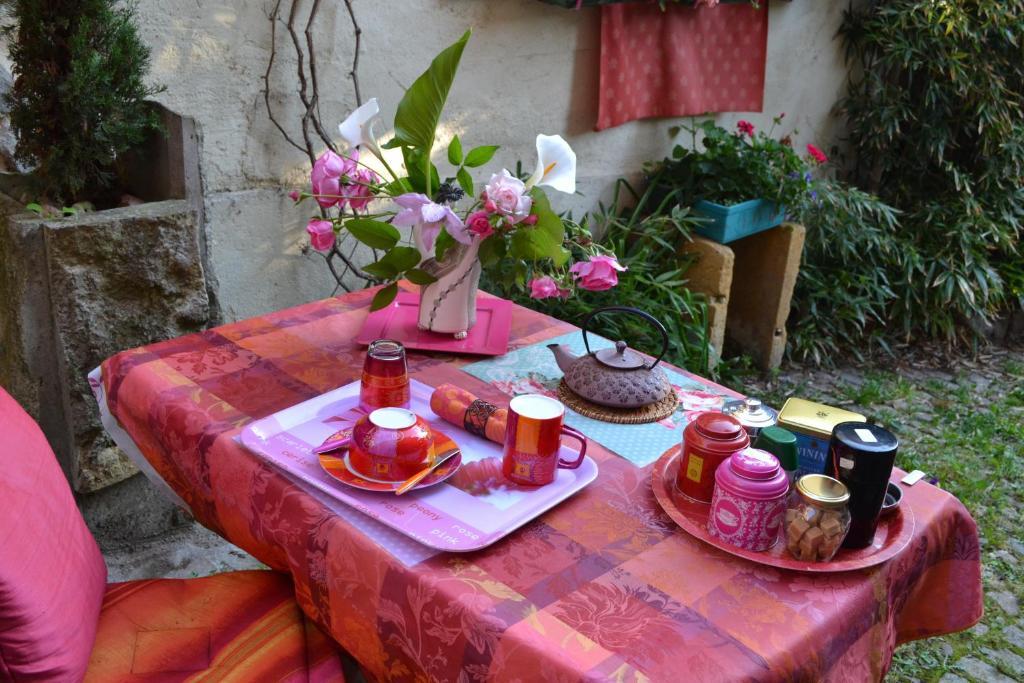 ロアンヌ Les Ateliers D'Art Bed & Breakfast エクステリア 写真