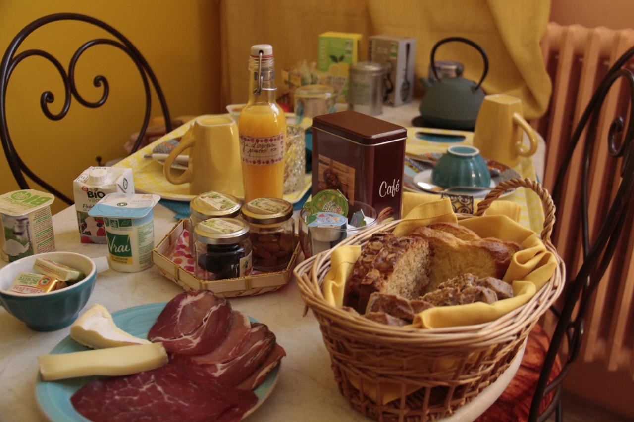 ロアンヌ Les Ateliers D'Art Bed & Breakfast エクステリア 写真