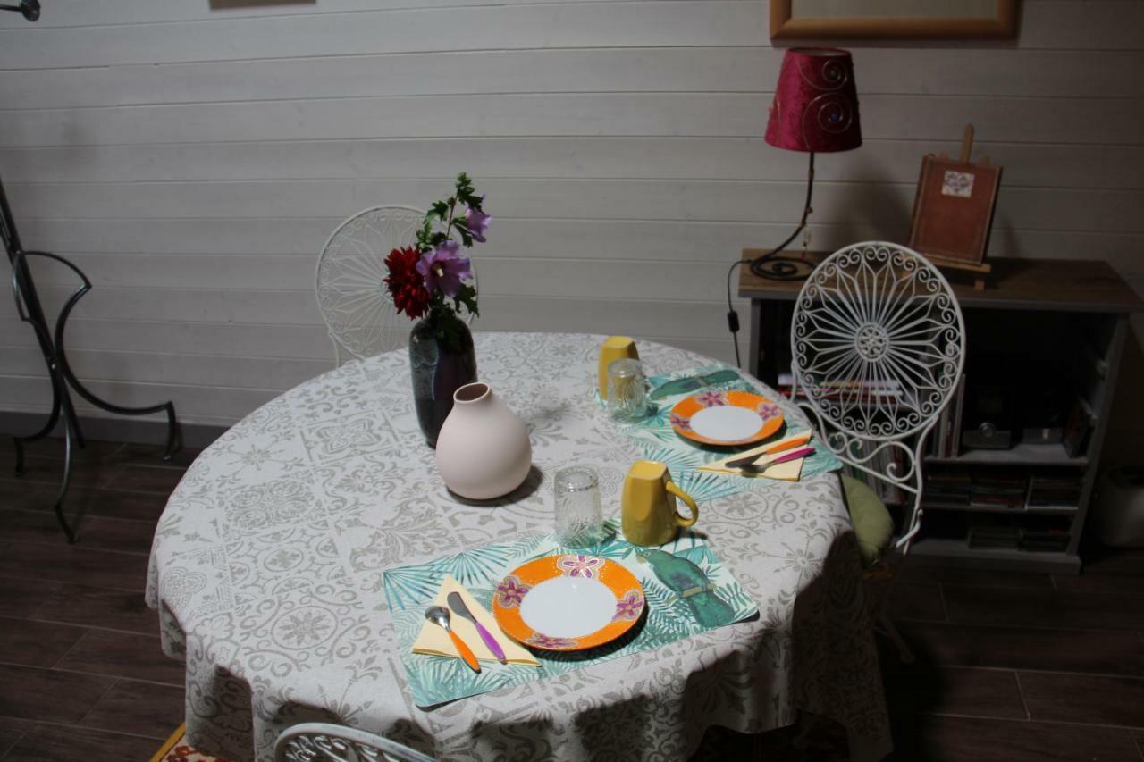 ロアンヌ Les Ateliers D'Art Bed & Breakfast エクステリア 写真
